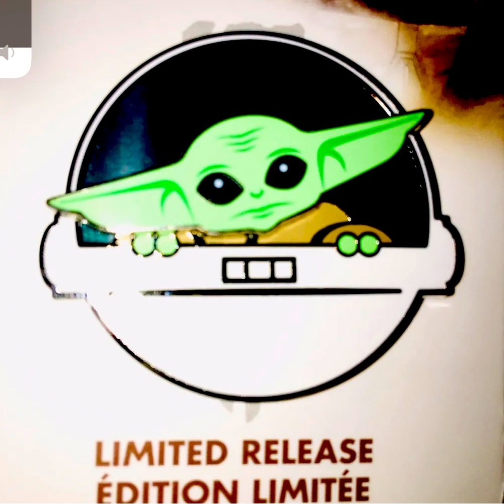 2020 Disney Parks Star Wars The Mandalorian The Child Baby Yoda Pin accessories